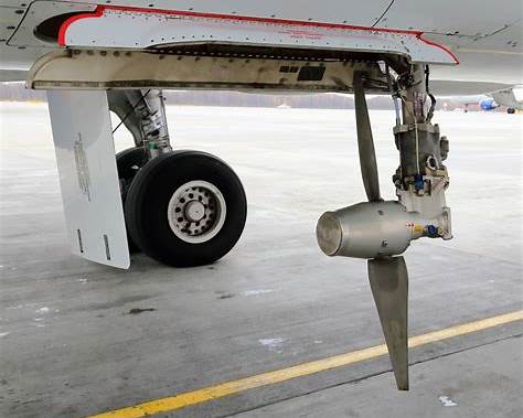 Aircraft component deployed beneath the fuselage